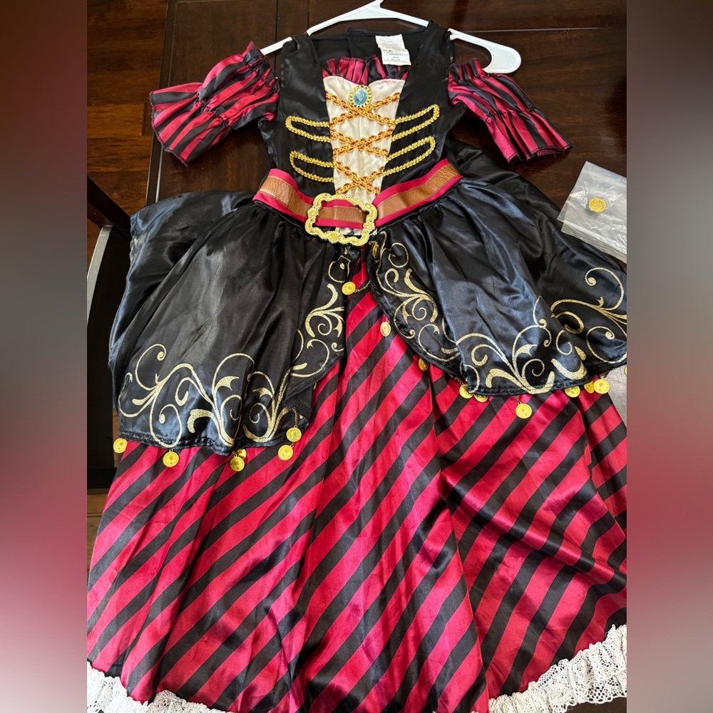 Target brand girls pirate dress with hat. Size 7-8. Good condition. Worn once.